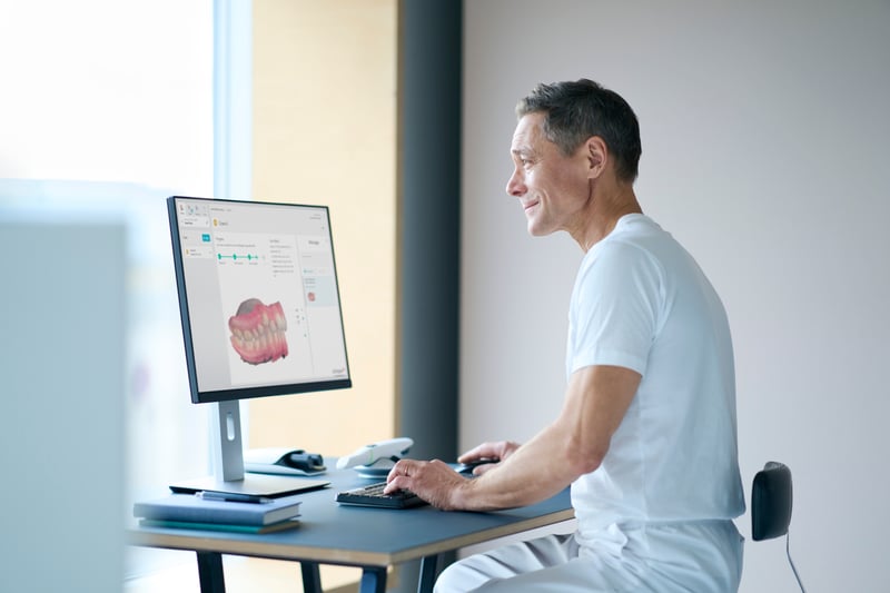 TRIOS 5_Lifestyle Photo_Dentist working 1 (green)_7952x5304_2022 (1)